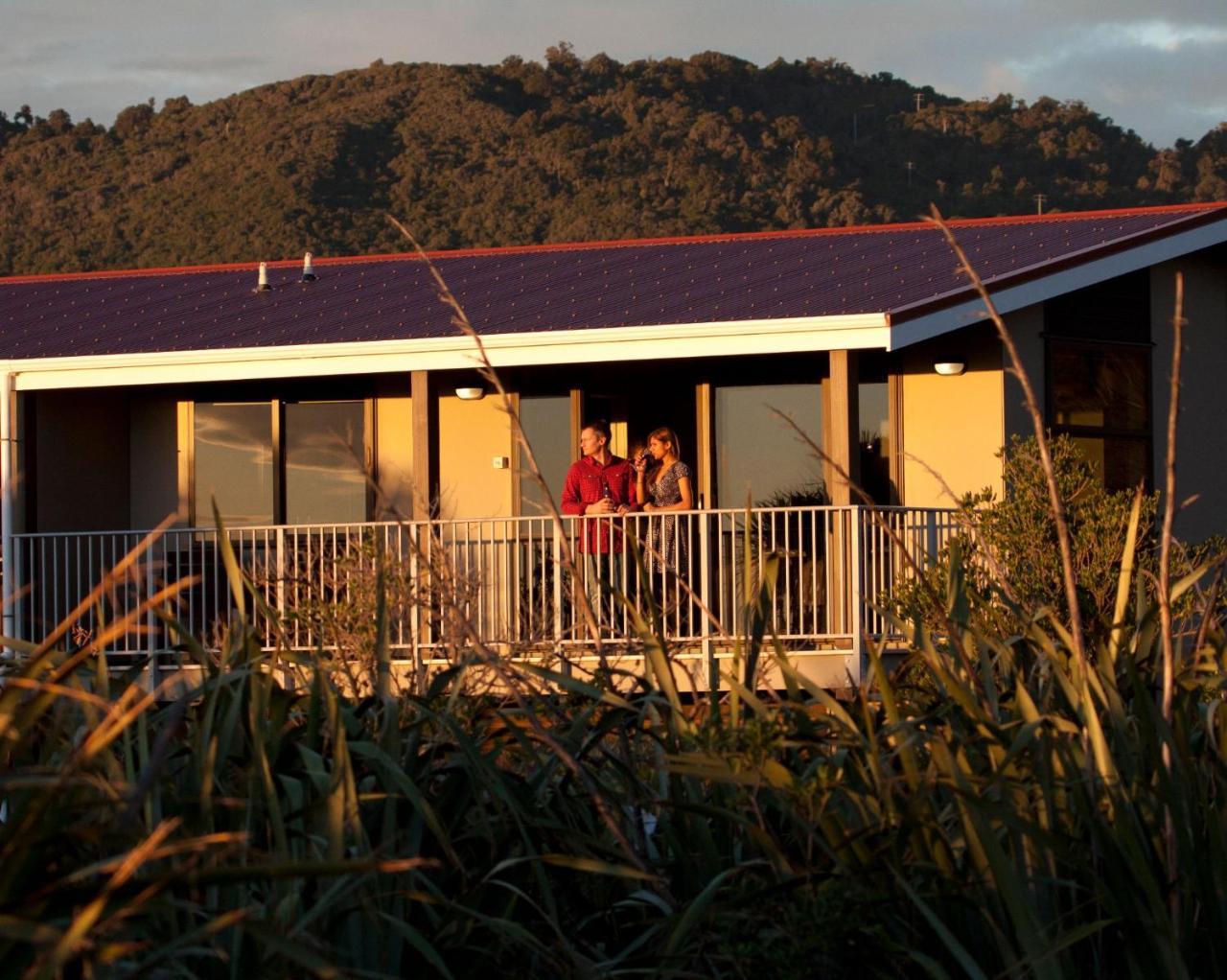 Greymouth Seaside Top 10 Holiday Park Kamer foto